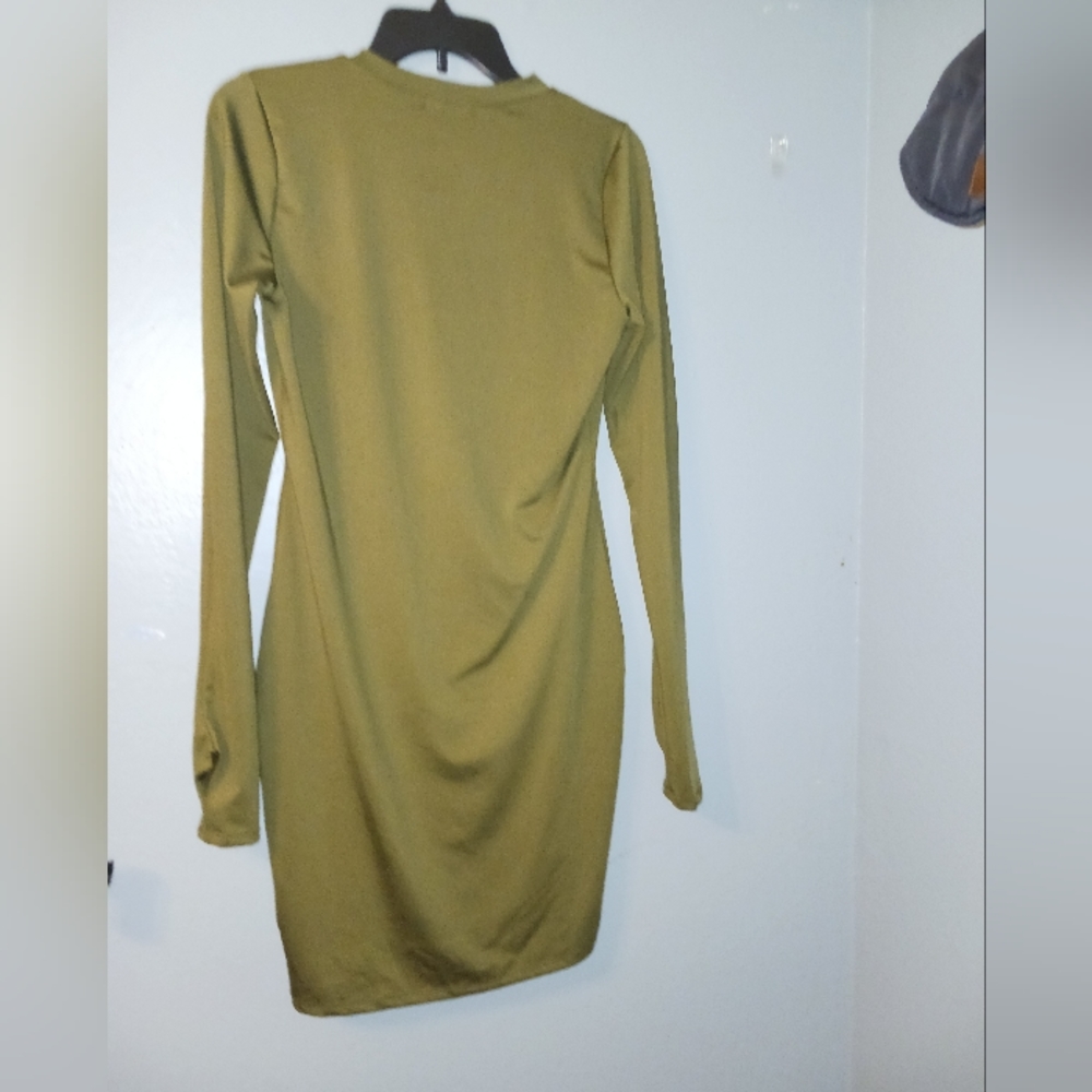 Dress - Picture 6 of 6